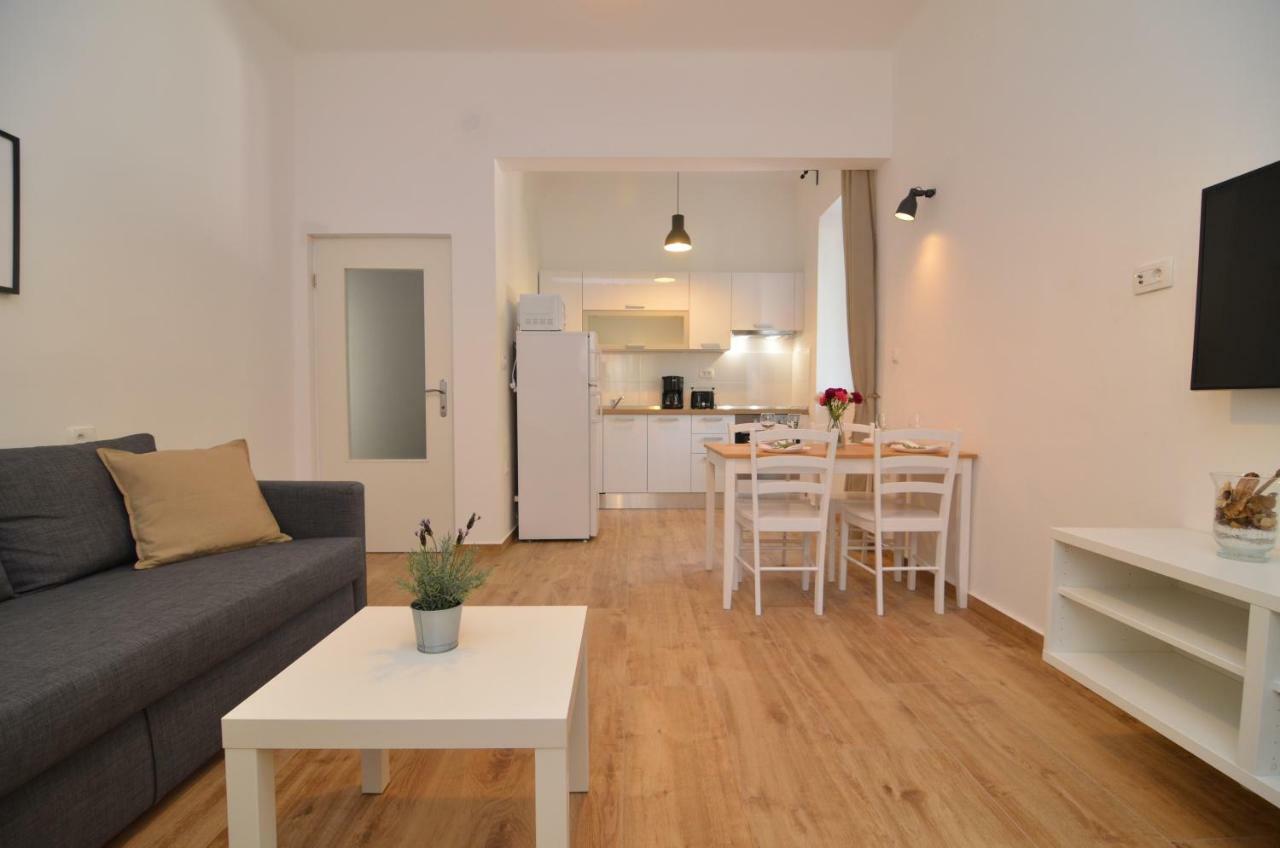 Apartment Zara Sun Esterno foto